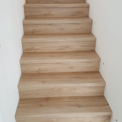 Treppen Verkleidung aus Designboden, Laminat & Vinyl